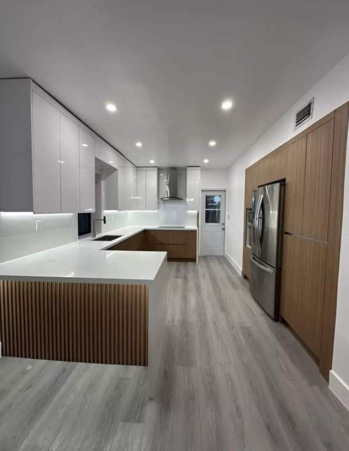 Elevate Your Home with Stylish, Durable Flooring Solutions !